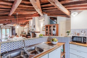 Villa | 5 bedrooms, WiFi
