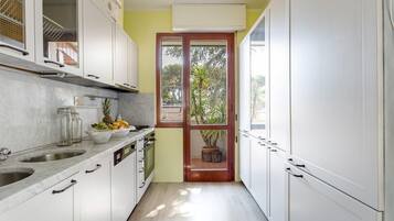 ๋น๋ผ | 3 ๊ฐ์ ์นจ์ค