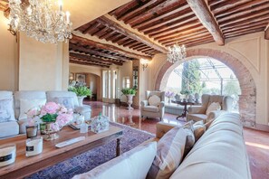 Villa | 10 habitaciones y wifi 