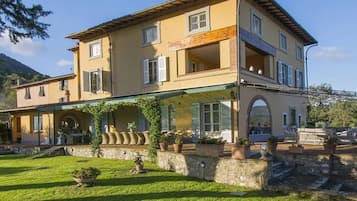 House | 10 bedrooms, WiFi