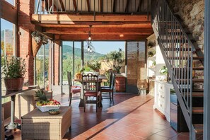 A spacious patio with a dining area, a staircase, and a view of the countryside. - Villa Ricordi in Marlia (Capannori)
