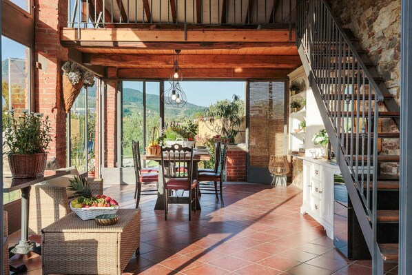 Villa, Smoking