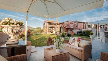 Villa, Smoking