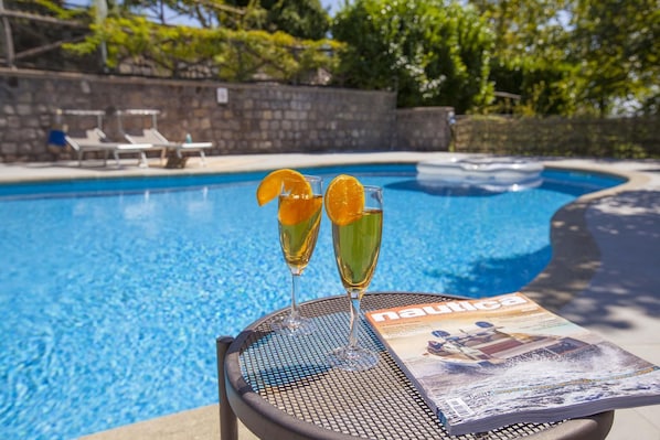 Villa, fumatori | 6 camere