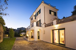 House, Smoking