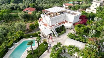 Villa, Smoking | 4 bedrooms, travel crib