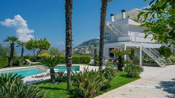 Vila, para fumantes | 4 quartos, berço de viagem