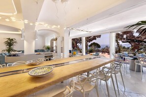 Villa, Smoking