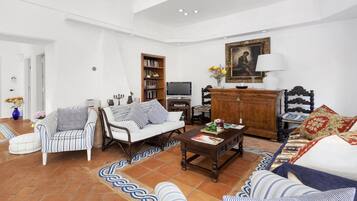 4 bedrooms, iron/ironing board, WiFi