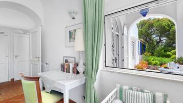 4 bedrooms, iron/ironing board, WiFi