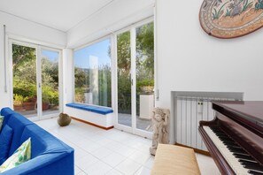 Villa, Smoking