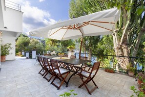 Villa, Smoking