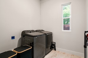 4 chambres, bureau, fer et planche à repasser, accès au Wi-Fi (inclus)