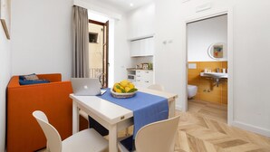 A compact living space with a dining area, kitchenette, and a bathroom. - Casa 80 in Sorrento With 3 Bedrooms and 2 Bathrooms (Sorrento)