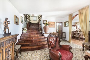 6 habitaciones, escritorio y wifi