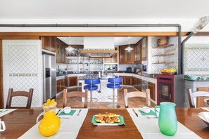 Casa, para fumadores | 6 habitaciones, escritorio y wifi 
