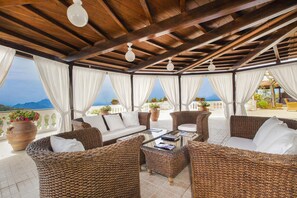 Villa, Smoking