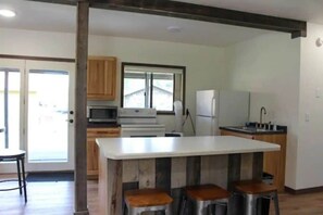 Fridge, microwave, oven, stovetop - Horse Creek Resort - Cabin 6 (Rapid City)