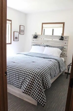 3 bedrooms, WiFi, bed sheets - Horse Creek Resort - Cabin 6 (Rapid City)