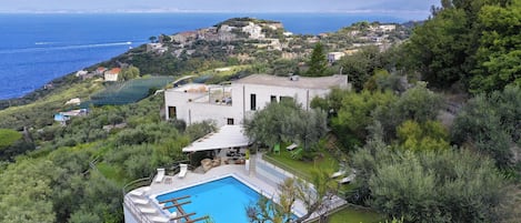 Villa, Smoking | 12 bedrooms