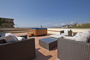 Villa, Smoking