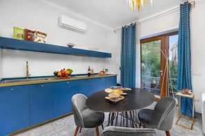 Apartment, Smoking