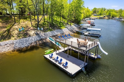 New Home, Dock, Home Theatre, Hot Tub, Fire Pit, Kayaks