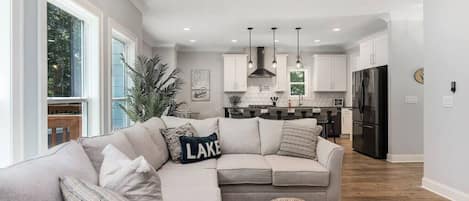 TV, fireplace, ping pong, stereo