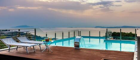 Vila, Boleh Merokok | 5 kamar tidur, meja kerja, dan Wi-Fi