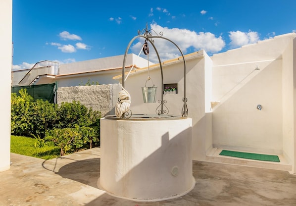 2 bedrooms, iron/ironing board, WiFi