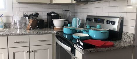 Frigorífic, microones, forn i placa de cuina