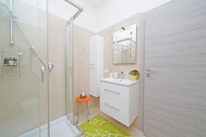 2 bedrooms, WiFi - Centro Residenziale Benaco - CRB (Manerba del Garda)