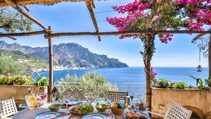 A table set for dining with a view of the sea and mountains. - Villa With Terrace and sea View in Ravello ID 3196 (Ravello)