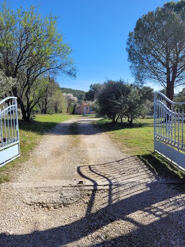 Maison de campagne au pied du Lubéron 



