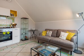 2 bedrooms, WiFi - Bright Rooftop at CVE (Naples)