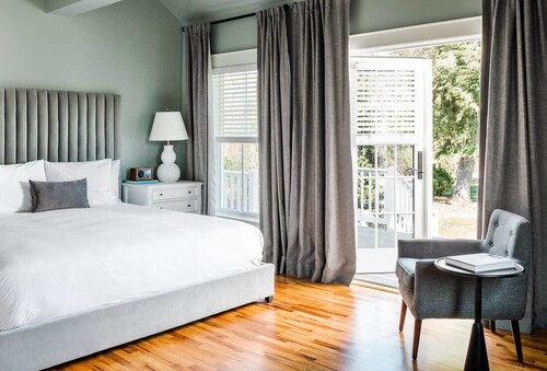 Rural Farm House minutes from Downtown Charlottesville