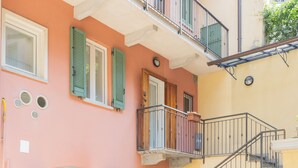 A multi-story building with balconies, a staircase, and a door. - Da Pia in Historycal Como City Centre (Como)