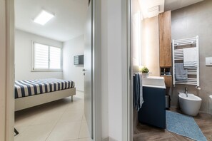 1 室のベッドルーム、WiFi