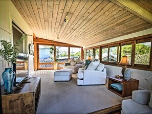 House, Multiple Beds (Koi Hale) | Living room - Koi Hale (Kailua-Kona)