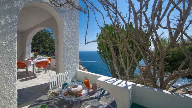 An outdoor dining area with a table set for breakfast, overlooking the sea. - Casa Giovannina - Charming Fisherman s House With Stunning Views (Conca dei Marini)