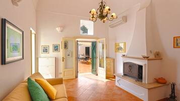 Villa | 5 bedrooms, travel crib