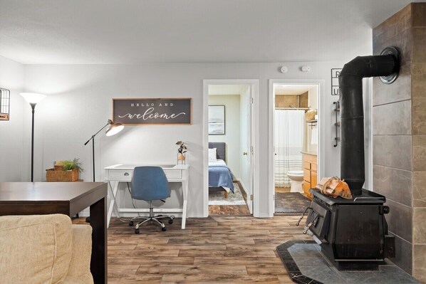 2 室のベッドルーム、デスク、アイロン / アイロン台、WiFi (無料)