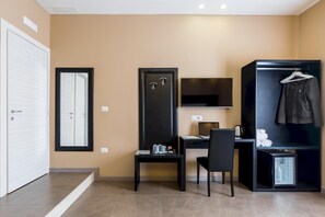 1 bedroom, desk - BH Napoli Railway - Caff (Naples)