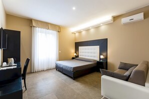 1 Schlafzimmer, Schreibtisch