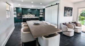 Dining - Tropical Oasis with Modern Kitchen & Private Backyard- 15 Min to Beach/Downtown (Palm Springs)