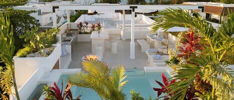 من حمّامات السباحة المغطاة، حمّام سباحة خارجي