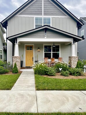 Exterior - Sleeps 12, Stunning 4BR/4.5Bath Walking distance to downtown Brevard/ trails (Brevard)