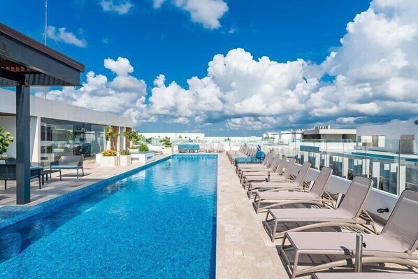 4 outdoor pools, pool umbrellas, sun loungers