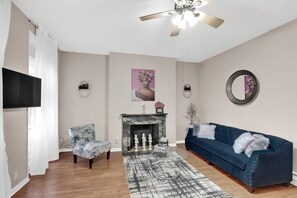 TV connectée, cheminée, espaces bureaux