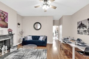 TV connectée, cheminée, espaces bureaux